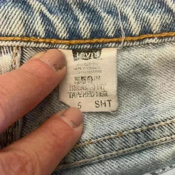 LEVI’S Women’s Distressed Jean Shorts - Picture 6 of 6